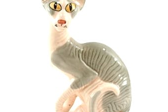 статуэтка-кошка-сфинкс-в-плаще
